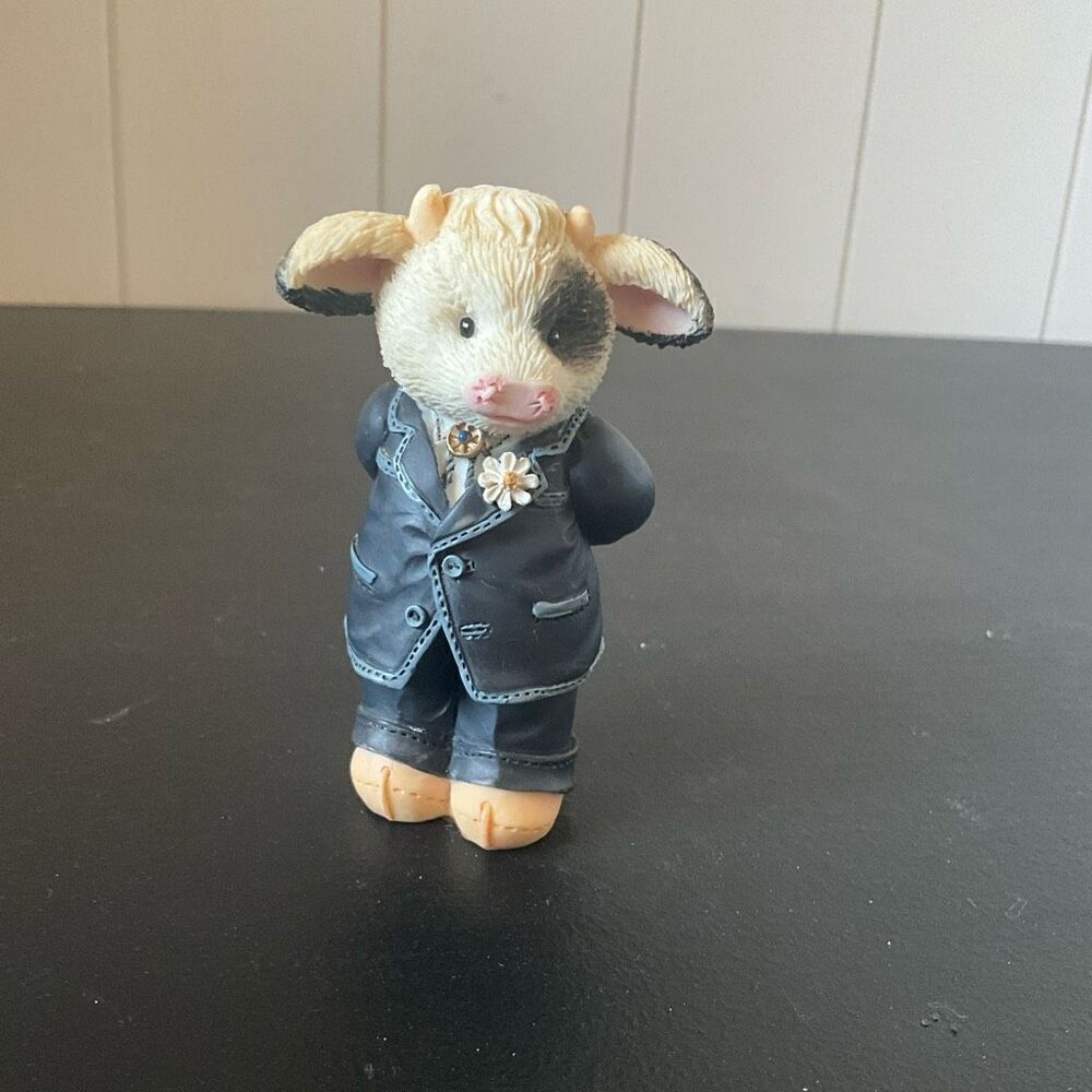 Vintage 1995 Enesco Mary Moo Moos 3.5" Best Bull Cow in Suit Figurine # 167525